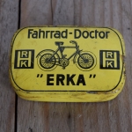 Flickzeug Blechdose "ERKA" orig. 30er Jahre, 61 x 38 x 21 mm, ohne Inhalt 