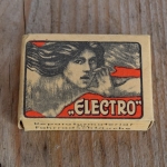 Flickzeug Pappdose "ELECTRO" orig. 30er Jahre, 57 x 39 x 21 mm, ohne Inhalt 