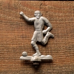 Schutzblechfigur Motiv: Fußballer, Alu, original 30er-50er Jahre, NOS 