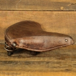 Sattel, Herren, 40er J., WW2, für Tourenrad, Leder braun, Rosshaarpolster, Gestell schwarz, gebr. 