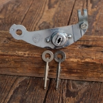 Speichenschloss, HEBIE, integriert im Bremsanker, verchromt, orig. 50er/60er Jahre, Länge 130mm, NOS 