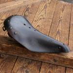 Sattel SPORT Modell 05, Herren, für Rennrad, Leder schwarz, Gestell verzinkt, original 50er/60er J., gebr. 