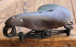 Sattel, Herren, LEPPER "Schweiz", für schweizer Militärrad, Leder braun, Gestell schwarz lackiert, 30er-50er J., gebr. 