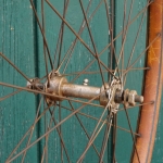 Vorderrad 28 Zoll, Außendurchmesser ca. 653 mm, für Wulstbereifung, 1930, Holzdekor, C.H.B.-Nabe, gebr. 