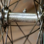 Vorderrad für Wulstbereifung 28 Zoll, 1920er J., Felge schwarz, Linien grün/gold, MEISTER-Nabe vernickelt, gebr. 
