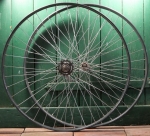 Laufradsatz 28 Zoll, Außenmaß ca. 645 mm, für Wulstbereifung, restauriert, Felgen fliegergrau, restauriert 