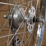 Vorderrad 26 Zoll (559) für Postrad, original 80er/90er J., VAN SCHOTTHORST Niro-Felge, SACHS Trommelbremse, gebr. 