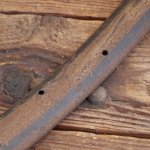 Fahrrad-Wulstfelge 28 Zoll Außendurchmesser ca. 645 mm, 20er/30er J., Holzdekor, Linien schwarz/gold, gebr. 