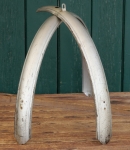 Schutzbleche Satz, 650B, Herrenausführung für Tourenrad, 30er-50er J., silber-metallic, Linien blau, gebr. 