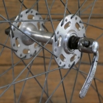 Vorderrad mit Alu-Felge, für Rennrad, 28 Zoll (622), 1980, Breite ca. 23 mm, Nabe NORMANDIE, gebr. 