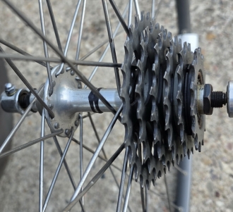 Laufradsatz 28 Zoll (622), 80er J., für Rennrad, WOLBER Alpine, Drahtreifenfelgen, Naben: SHIMANO FH-R105, NOS 