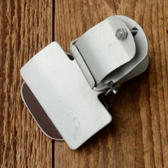 Klemmhalter f. Tennisschläger, Spaten, Schirm, Stock o.ä., silber lackiert, zur Gabelmontage, neu aufgelegt 