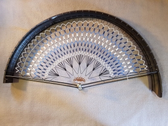 Rocknetz gem. Foto, frühe Quadranten Ausführung,  passend für 28" Räder der 00-30er Jahre, grau-blau 