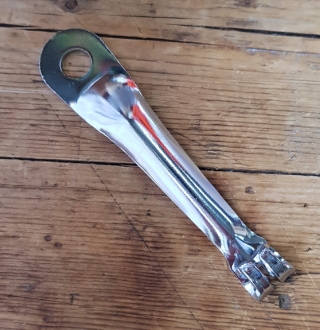 Gegenhalter für Schaltzug an Dreigang oder Fünfgangnabe, glanzverzinkt/chrom, ähnlich Abb.  