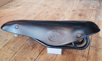 Sattel "Lepper Sport", hochwertiger Ledersattel mit Haarnadelfeder unterhalb der Sitzdecke,  Kernleder schwarz, Neu aus Altbestand LEPPER 