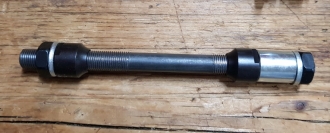 Achse Hinterrad, Rennrad, Sportrad mit Kettenschaltung und Schnellspanner,  L=142,5 mm,  D: 10 mm, incl. Konen u. Kontermuttern     