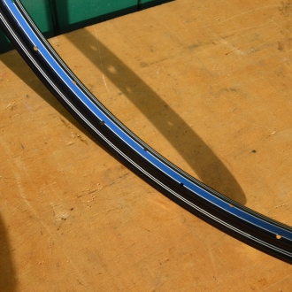 Felge 28 x 1 ½, (635!), Linierung blau/weiß, Breite 37 mm, 36-loch, Ventilbohrung 8,5 mm 