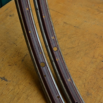 Felge 28 x 1,75 Tiefbett, weinrot, Linierung weiß/gold 