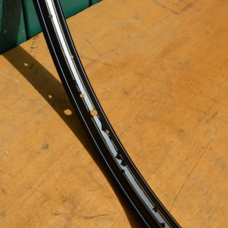 Felge 28 x 1,75 für Drahtbereifung, 36-loch, Breite 36 mm, schwarz, Silber/Gold liniert, NOS 