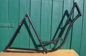 Fahrradrahmen Damenrad 26 Zoll, Fabrikat unbekannt. Vor Jahrzehnten neu lackiert und handliniert 