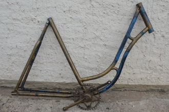 Fahrradrahmen "Unbekannt" Damenausf. 28 Zoll, kräftig überlackiert, Stahl, schwarz, RH=55 cm, 20er Jahre 