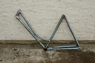 Fahrradrahmen "NSU" Damenausf., 28 Zoll,  ohne Tretlager, ohne Gabel, RH=56cm, RN:421xxx Farbe: blausilber 