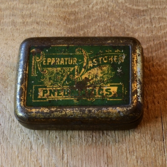 Flickzeug Blechdose orig. 20er Jahre, 82 x 60 x 26 mm, ohne Inhalt  