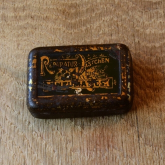 Flickzeug Blechdose orig. 20er Jahre, 58 x 39 x 19 mm, ohne Inhalt  