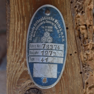 Steuerkopfschild DEUTSCHE ORTHOPÄDISCHE WERKE G.m.b.H., Berlin, Originalschild aus Sammlungsbestand 