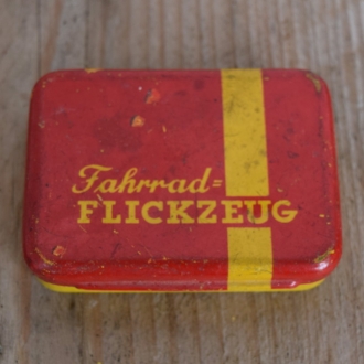 Flickzeug Blechdose orig. 50 er Jahre, 82 x 60 x 22 mm, ohne Inhalt 
