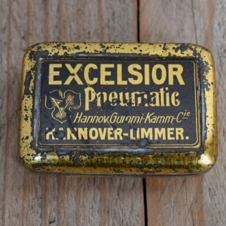 Flickzeug Blechdose "EXCELSIOR PNEUMATIC" orig. 20 er Jahre, 58 x 39 x 18 mm, ohne Inhalt 