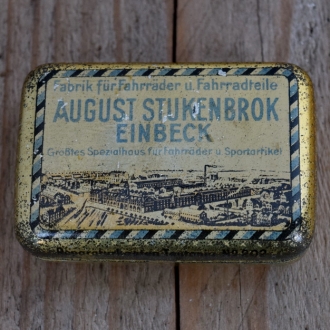 Flickzeug Blechdose "AUGUST STUKENBROK EINBECK" orig. 20 er Jahre, 58 x 41 x 19 mm, ohne Inhalt 