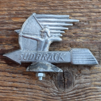 Schutzblechfigur SUDBRACK, Alu Druckguss, orig. Altbestand 30-50er Jahre, Zustand siehe Bild 