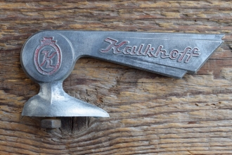 Schutzblechfigur KALKHOFF, Alu Druckguss, orig. Altbestand 50er Jahre, Zustand siehe Bild 