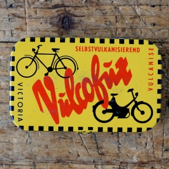Flickzeug Blechdose "VICTORIA VULCOFUX" orig. 50er Jahre, 79 x 49 x 16 mm, ohne Inhalt 