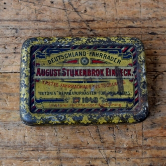 Flickzeug Blechdose "AUGUST STUKENBROK EINBECK" orig. 20er Jahre, 104 x 74 x 26 mm, ohne Inhalt 