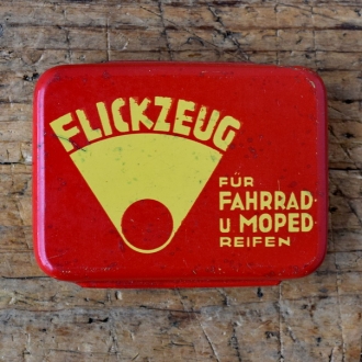 Flickzeug Blechdose orig. 30er Jahre, 82 x 60 x 21 mm, ohne Inhalt 