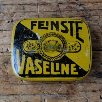Blechdose "FEINSTE VASELINE" orig. 20er Jahre, 58 x 47 x 21 mm, ohne Inhalt 