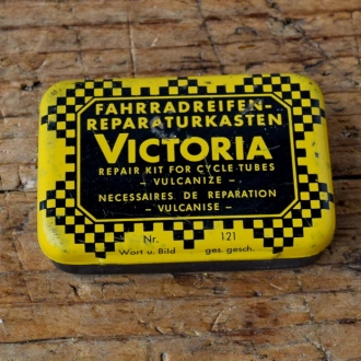 Flickzeug Blechdose "VICTORIA" orig. 50er Jahre, 59 x 39 x 16 mm, ohne Inhalt 