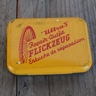 Flickzeug Blechdose "ULTRA 3" orig. 50 er Jahre, 82 x 59 x 22 mm, ohne Inhalt 