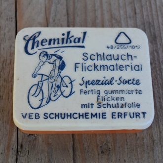 Flickzeug Kunststoffdose "CHEMIKAL" orig. 50 er Jahre, 78 x 60 x 18 mm, ohne Inhalt 