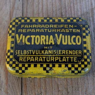 Flickzeug Blechdose "VICTORIA-VULCO" orig. 30er Jahre, 81 x 59 x 24 mm, ohne Inhalt 