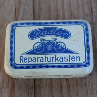 Flickzeug Blechdose "RADLER" orig. 30er Jahre, 60 x 41 x 17 mm, ohne Inhalt 