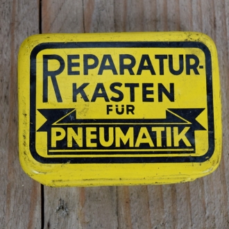 Flickzeug Blechdose "FÜR PNEUMATIK" orig. 30 er Jahre, 82 x 63 x 22 mm, ohne Inhalt 