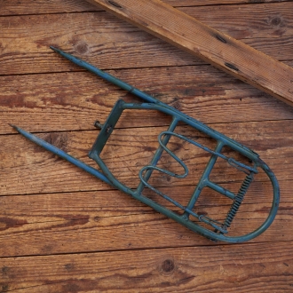 Gepäckträger, ca. 29 x 16cm, orig. 30er Jahre, blau/grün überstrichen, verstärkte Ausf., passend für 26er Fahrräder 
