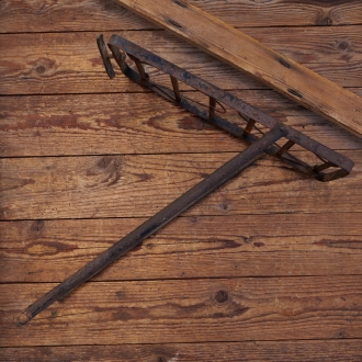 Gepäckträger,Bandeisen, mit zwei Federklappen, ca. 37 x 18cm, orig. 30er Jahre, gebr., passend für 26/28er Fahrräder 
