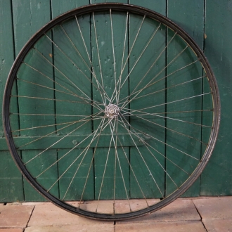 Laufrad vorn 28 x 1,75 für Drahtbereifung, Linierung gelb/blau/weiss, 1930er-50er J. 