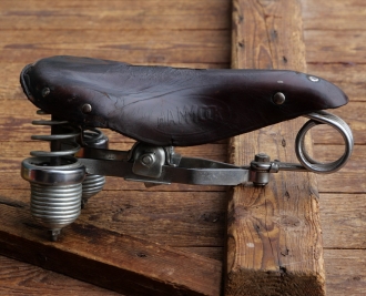 Sattel HAMMOCK, Herrenform für Tourenrad, Leder, braun, Gestell verzinkt/verchromt, original 30er J., gebr. 