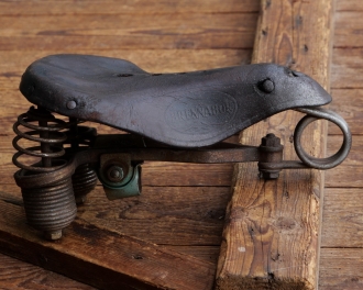 Sattel BRENNABOR, Herrenform für Tourenrad, Leder, braun, Gestell verchromt, original 30er Jahre, gebr. 