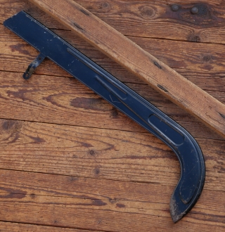 Kettenschutz, Länge ca. 55 cm, orig. 50er/60er J., schwarz, Linien gold, NOS 